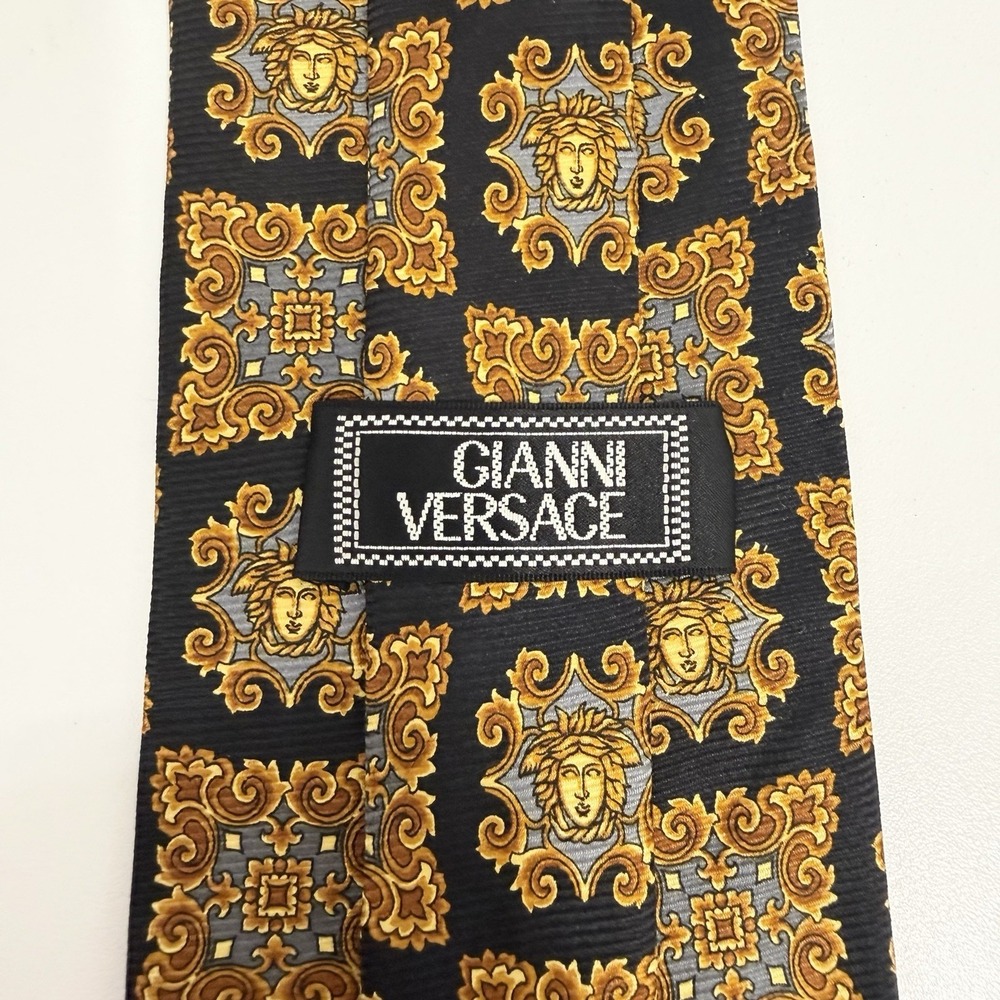 Gianni Versace Mens Tie Baroque Medusas Gold/Navy Silk Japan 3.75" (W) x 55" (L)